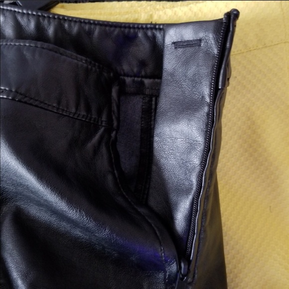 🎉SALE🎉 H&M Faux Leather Skater Skirt - Picture 2 of 3